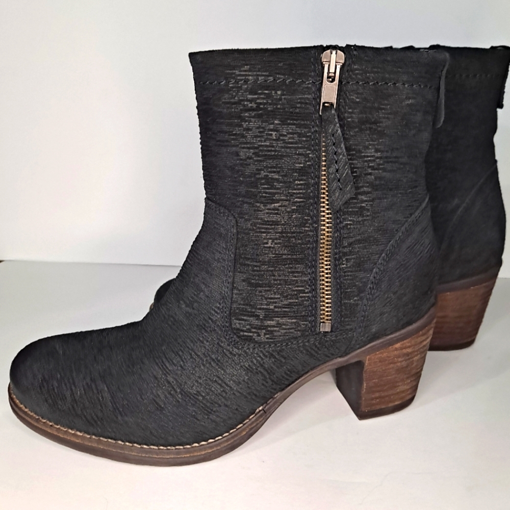 Taos Shaka suede block heel boot
